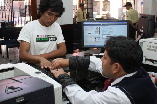 Reniec revela que millón y medio de peruanos votarán por primera vez en octubre