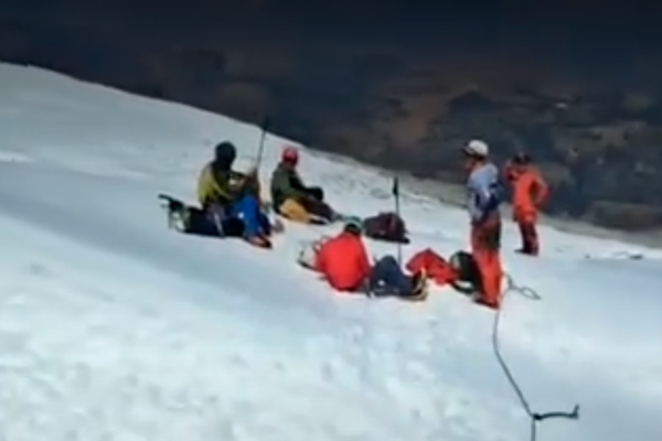 Rescatan a  tres montañistas españoles atrapados en el nevado Huascarán 