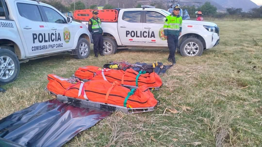 Mininter recupera cuerpos de montañistas en el nevado Artesonraju