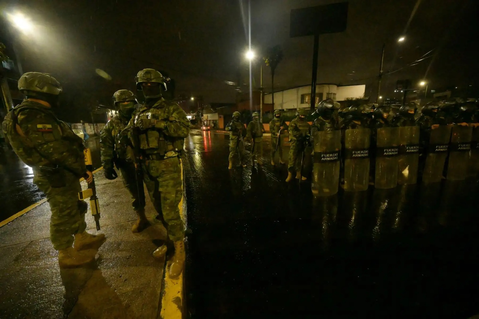 Ecuador despliega 3,000 militares en Quito en medio de protestas indígenas