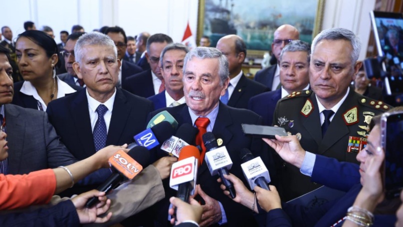 Fernando Rospigliosi pide acabar la persecución política contra policías y militares