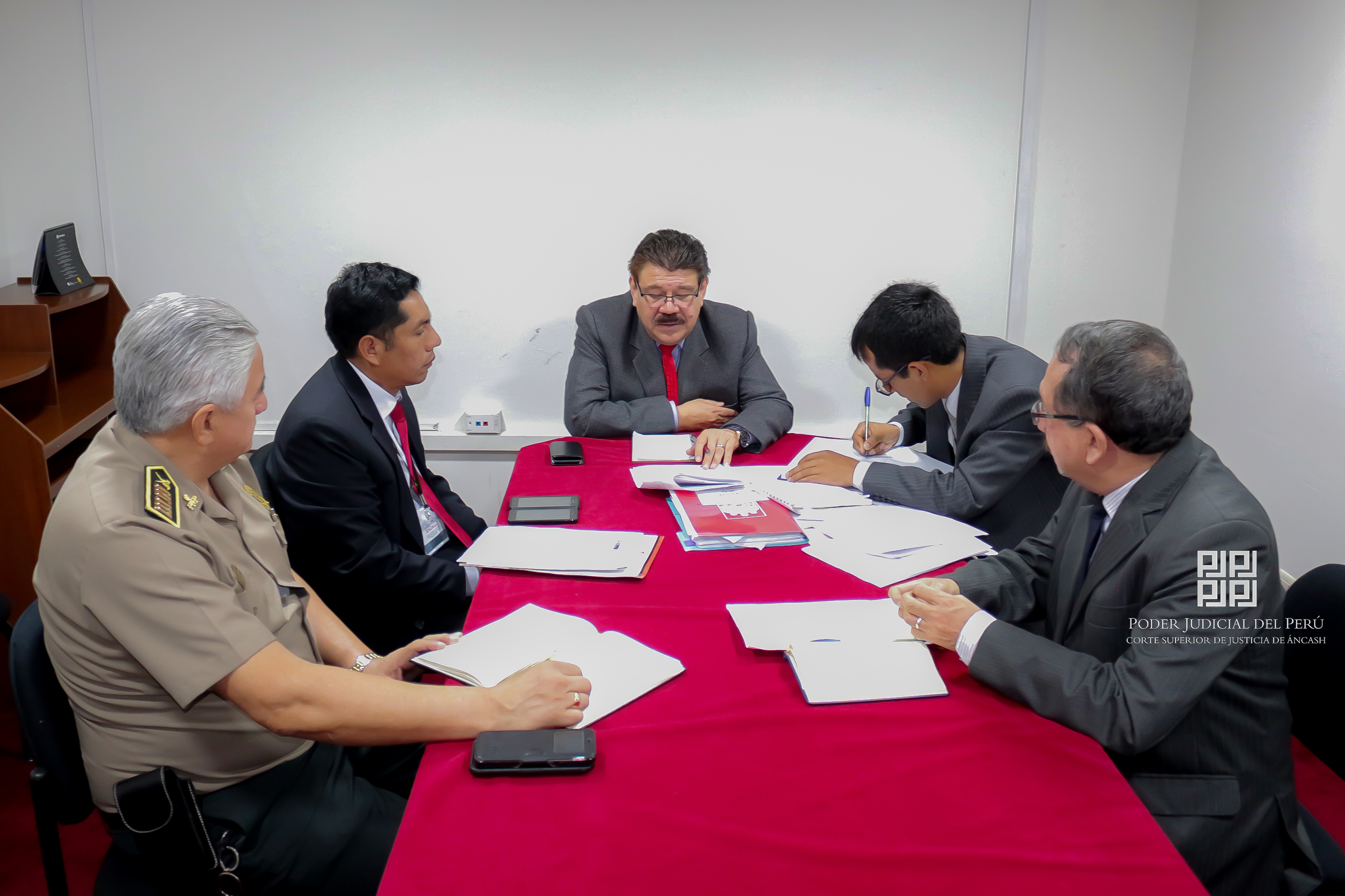 Huaraz: titular de Corte de Justicia se reúne con miembros de la comisión de implementación del CPP