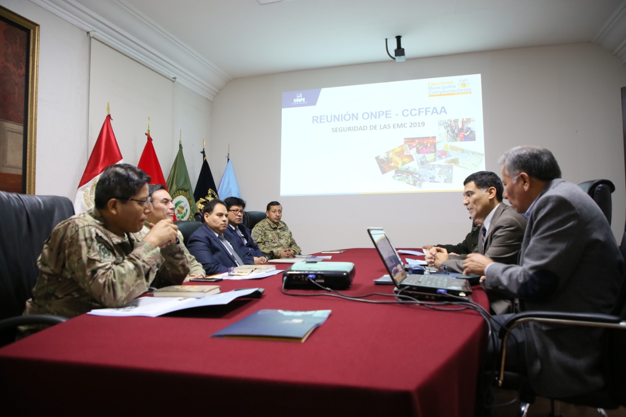 Onpe coordina con Fuerzas Armadas  acciones para despliegue y repliegue del material electoral