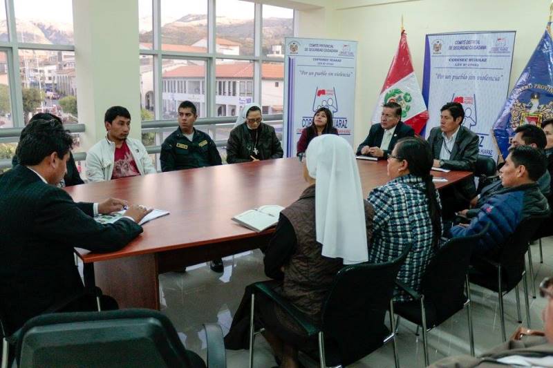 Autoridades coordinan acciones contra ludopatía y riesgos en exteriores de colegios de Huaraz