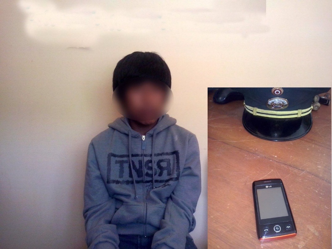 Policía de Huari captura a menor por robo de celular