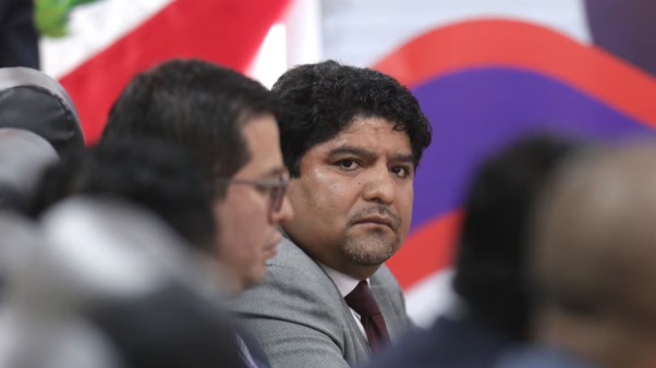 Reconforman comisión ad hoc del Congreso para investigar a Jorge Torres