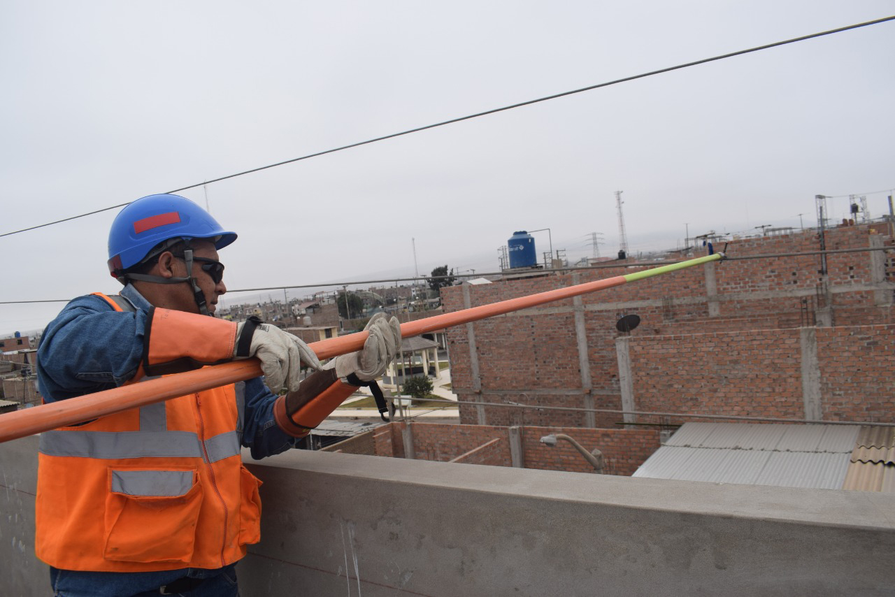 Riesgos eléctricos incrementan debido a que no se respetan distancias mínimas de seguridad
