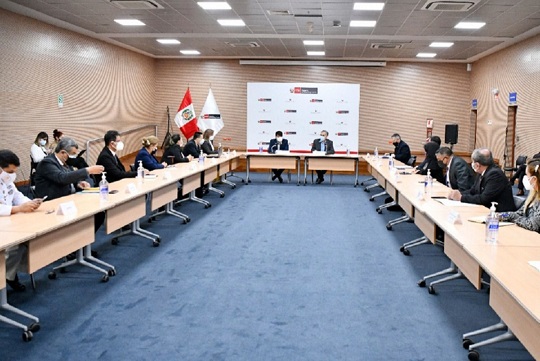 Ministros de Economía y de la Producción se reunieron con gremios de la mype