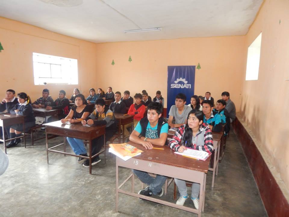 Adolescentes con rezago escolar podrán estudiar becados en Senati