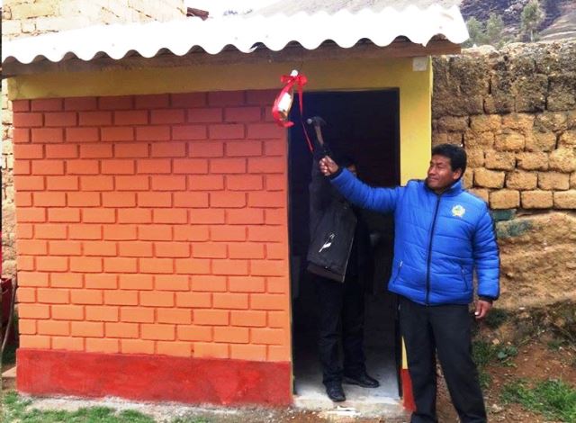 Entregan servicios higiénicos con sistema de biodigestores en caserío San Ildefonso de Llanqui