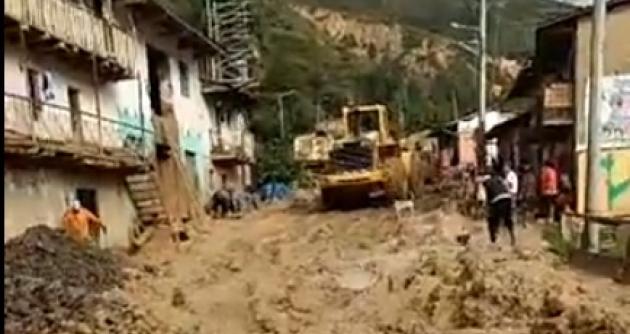 Áncash: Lluvias torrenciales inundan con lodo 15 viviendas y calles en centro poblado de Sihuas