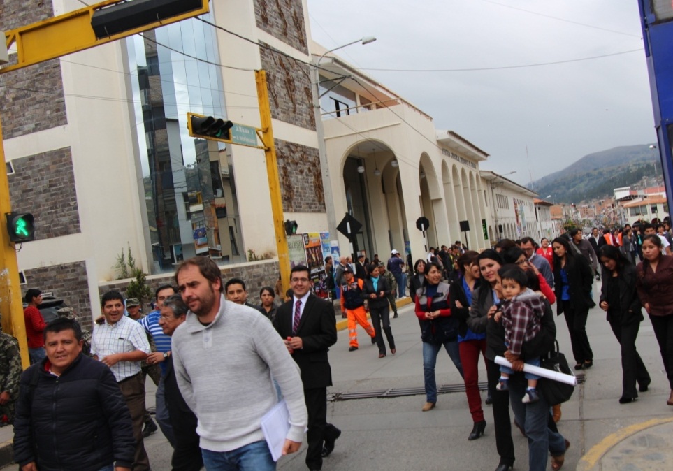 Huaracinos participaron masivamente en simulacro de sismo con repercusión de aluvión