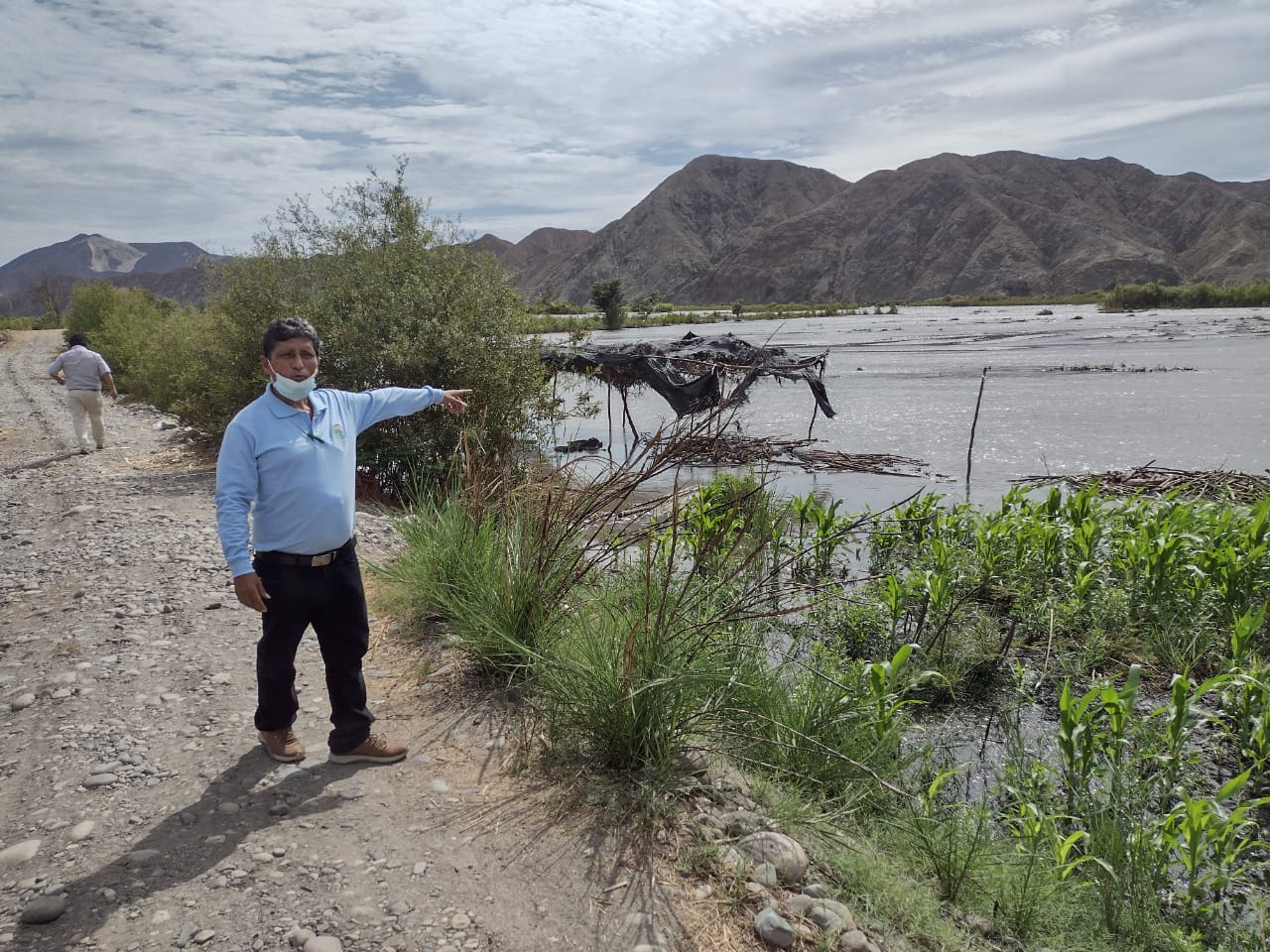 Desborde de río santa inunda cultivos en Vinzos, Chimbote