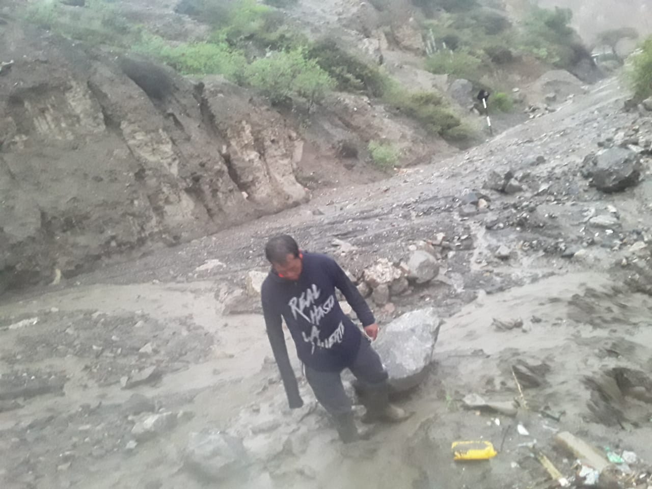 Derrumbes bloquearon nuevamente la vía nacional, Caraz - Yuracmarca 