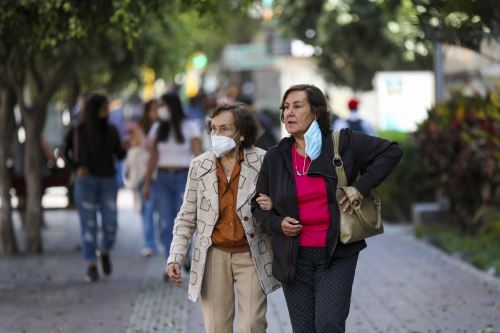 Sepa cuándo debe usar la mascarilla pese a estar en un lugar abierto