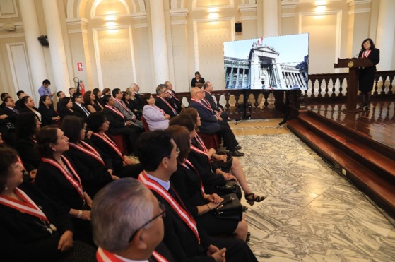 Titular del PJ juramentó a 14 juezas y 4 jueces que integrarán salas de la Corte Suprema