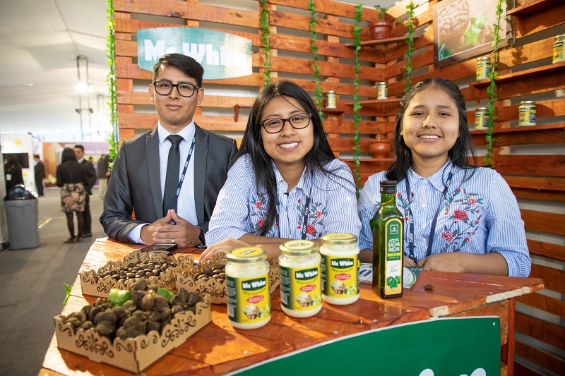 Pasantías integrales en EE.UU. para jóvenes peruanos emprendedores