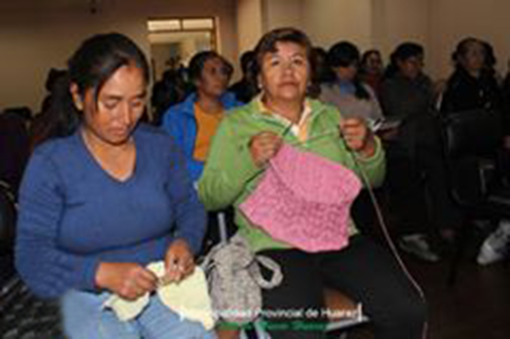 Áncash: integrantes de asociaciones de artesanos son capacitados en pigmentos andinos