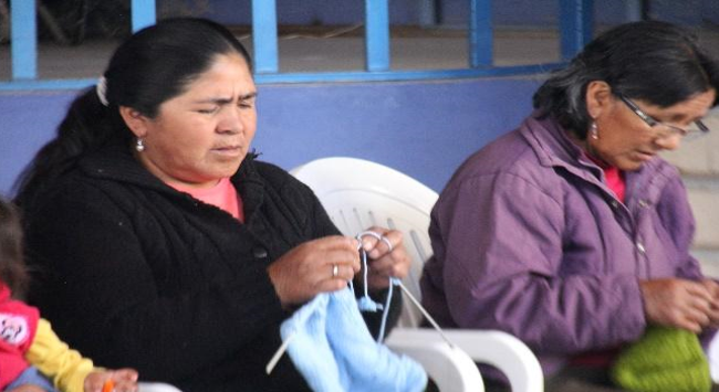 Cajacay: madres del distrito participan en taller de tejido productivo