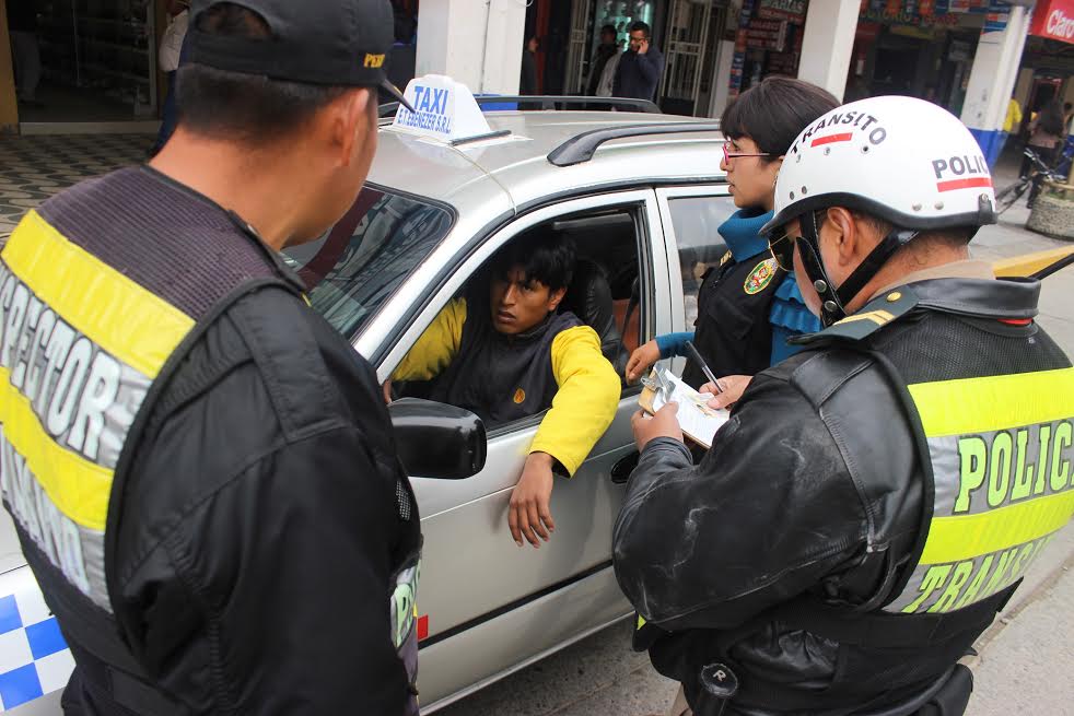 Multan a 25 conductores de Huaraz por abusar del uso del claxon