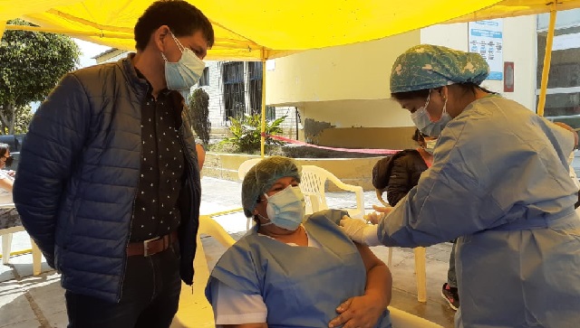 Inició aplicación de tercera dosis contra la Covid-19 a personal de Salud en Áncash
