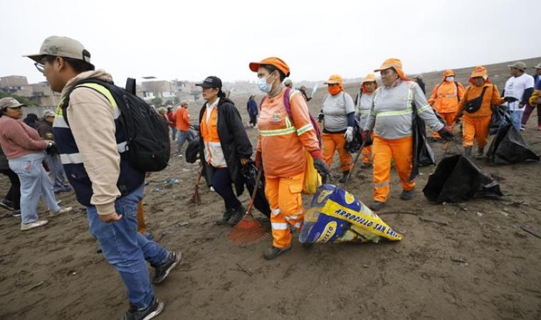 Voluntarios recolectan más de 250 bolsas de residuos sólidos en santuario de de Pachacamac