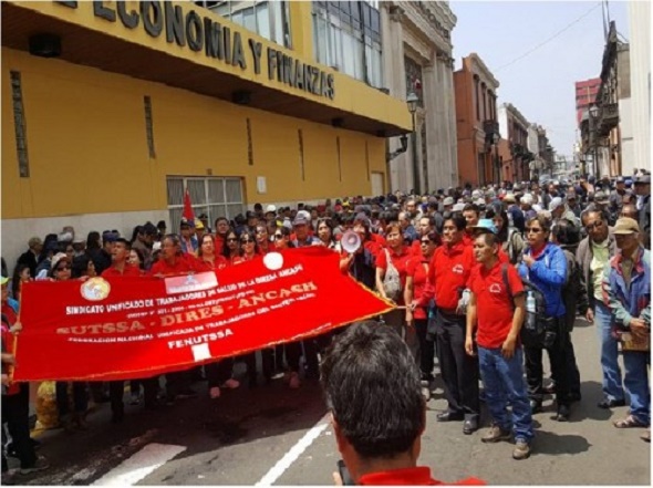 Trabajadores de la Dires Áncash reclaman atención a sus problemas frente al MEF