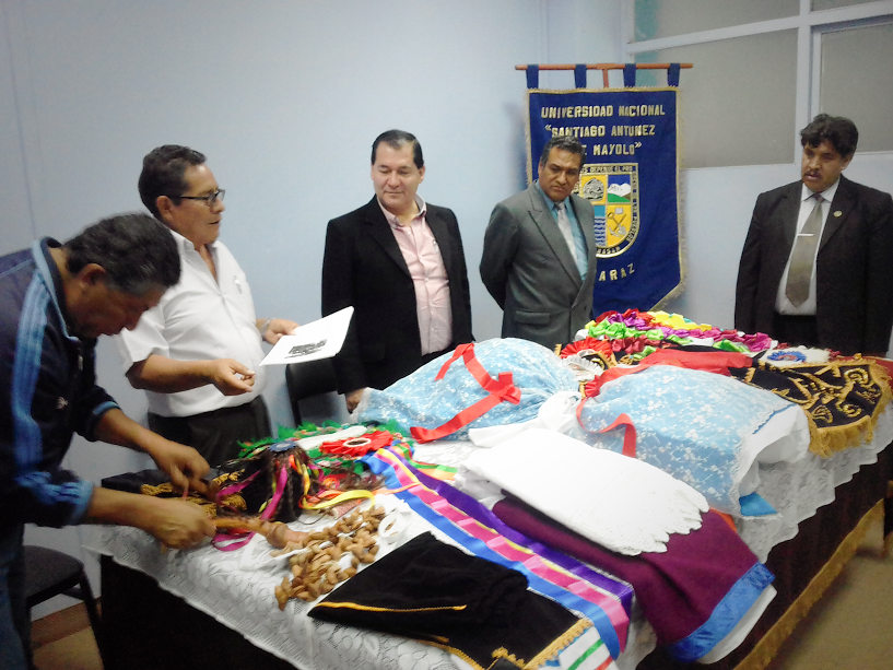 Unasam recibió trajes típicos de la provincia de Corongo donados por la comuna