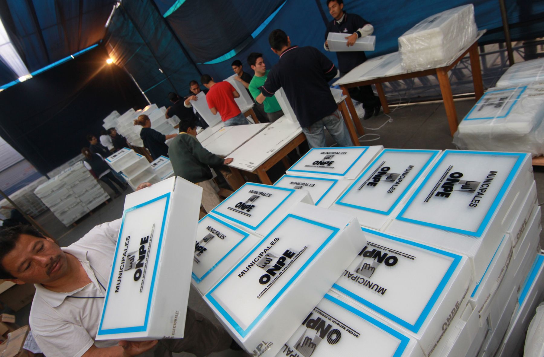 Onpe  inicia despliegue del material electoral en todo el país