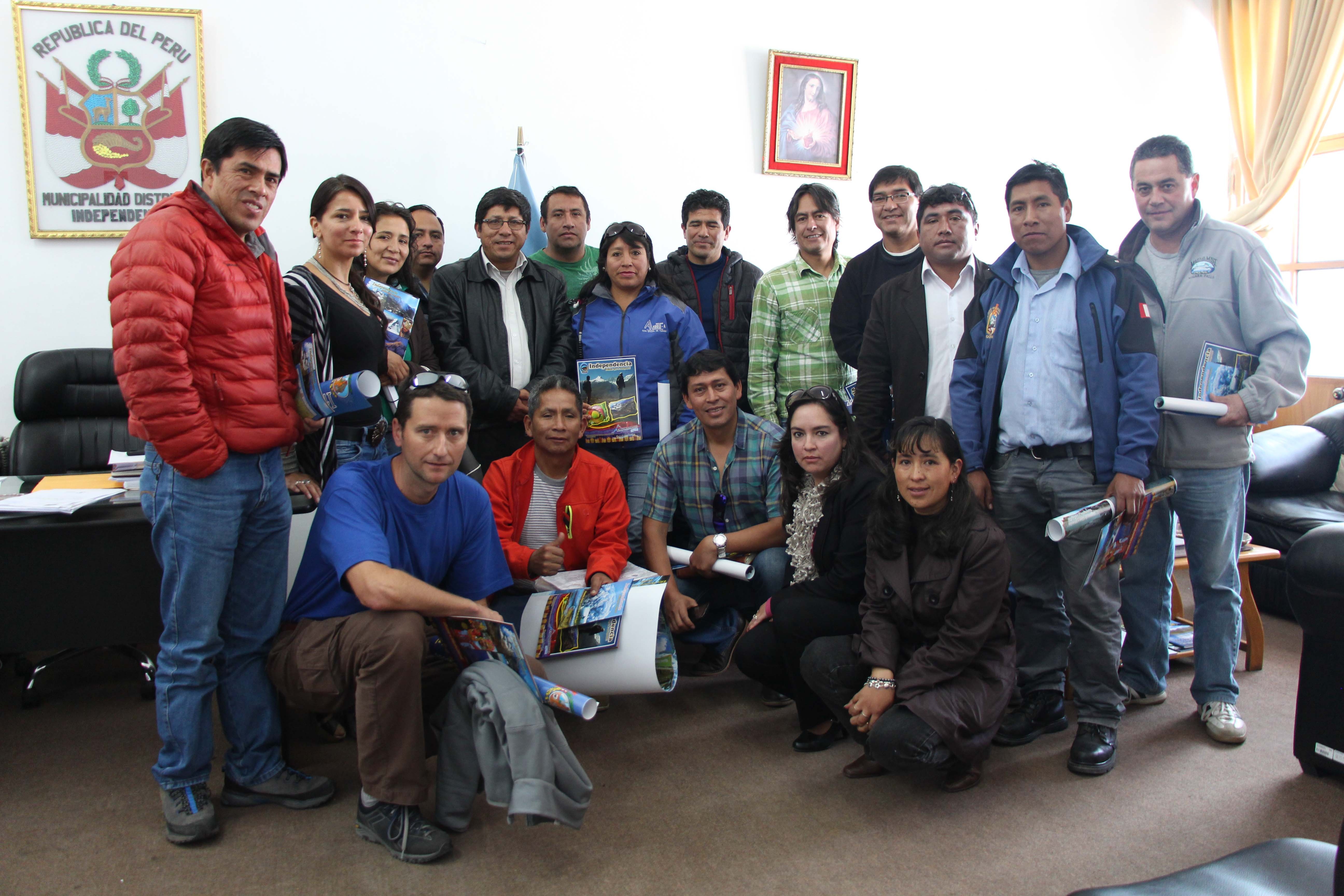 Alcalde de Independencia se reúne con representantes del sector turístico