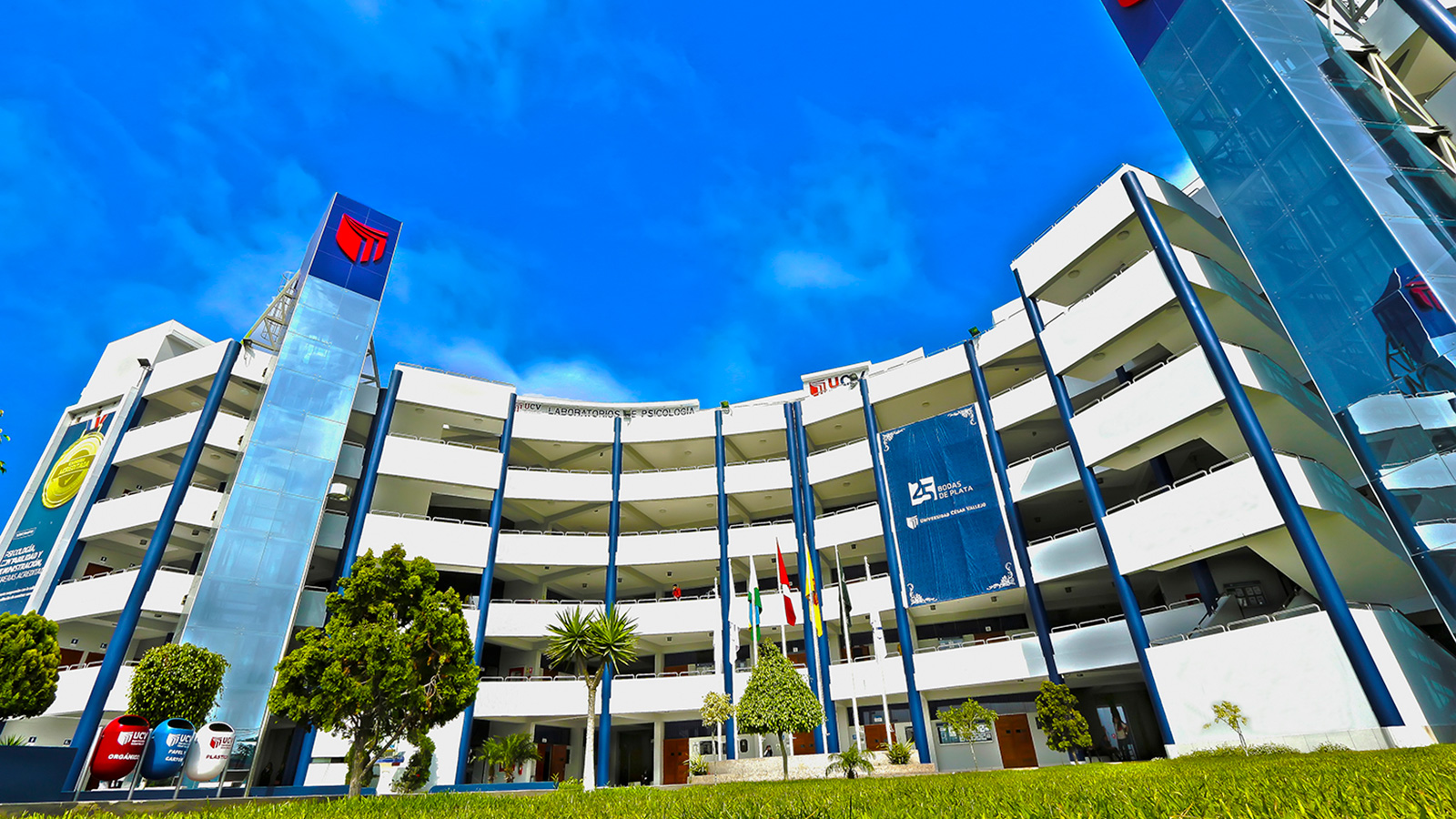  Miles de jóvenes rendirán examen mañana en la UCV licenciada por Sunedu