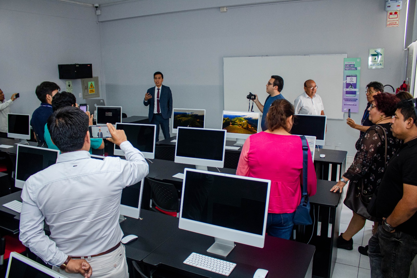 Nuevos y modernos laboratorios para la Universidad César Vallejo Chimbote