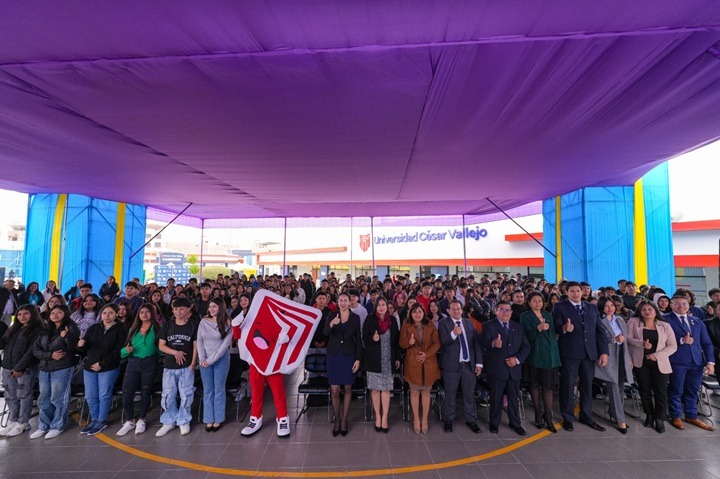 Nuevos retos, grandes sueños: miles de estudiantes inician clases del semestre académico 2025-II en la UCV