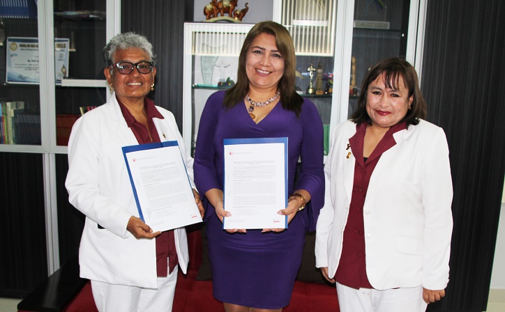 UCV Chimbote firma convenio con el colegio de Obstetras