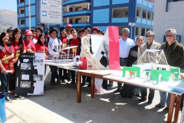 Estudiantes de ingeniería presentan proyectos en IV feria de investigación formativa