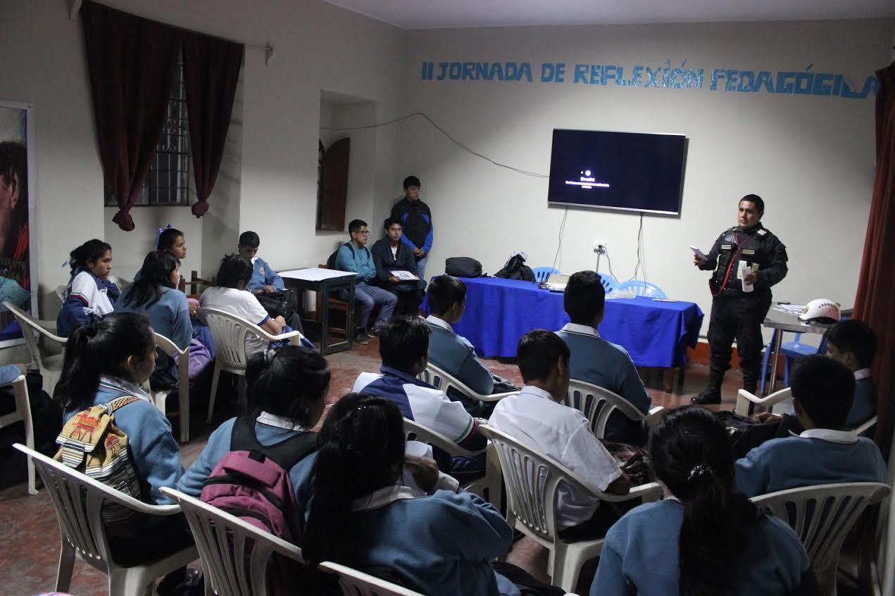   Huaraz: Unasam y PNP capacitan a estudiantes en contaminación acústica y tránsito