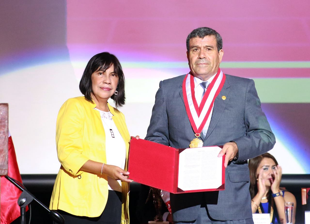   Viceministra entregó licencia institucional a la UNS que se ubica en puesto 33 de 146 universidades