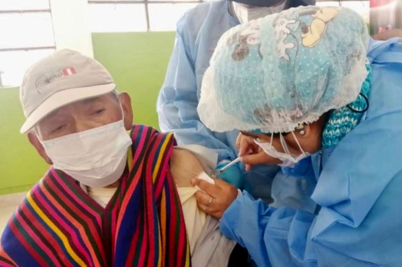 Covid-19: el 79% de adultos de 60 años a más ya cuenta con dos dosis