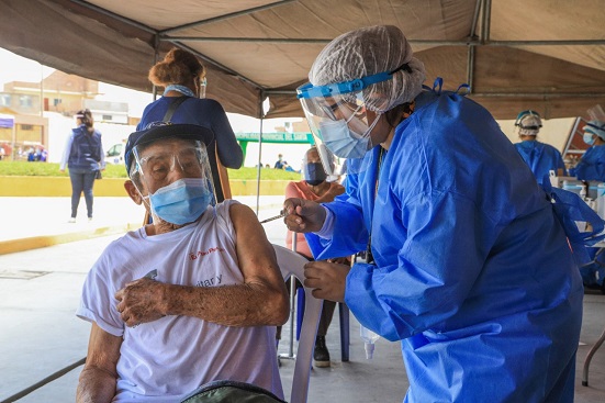 Más de 1.3 millones de adultos mayores de 70 serán vacunados desde mañana a  nivel nacional