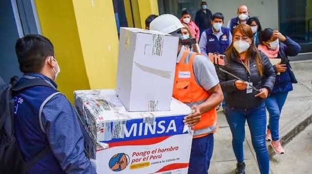 Tras un año del arribo de vacunas a Áncash han inmunizado a más de 2 millones 316 mil personas