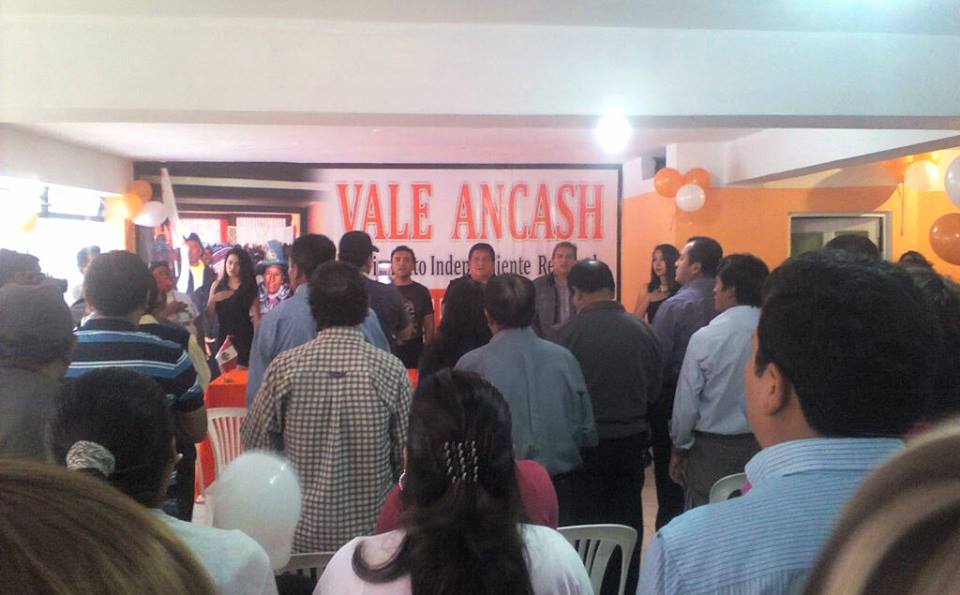 Huaraz: Valentín Fernández en plena recolección de firmas con miras al gobierno regional