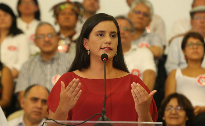 Verónika Mendoza pide a sus seguidores votar por Kuczynski este 5 de junio