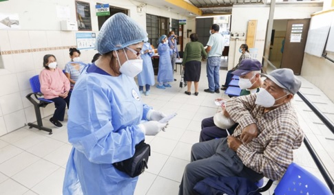 Áncash entre las 5 regiones que ya vacunaron al 60 % de su población con tercera dosis