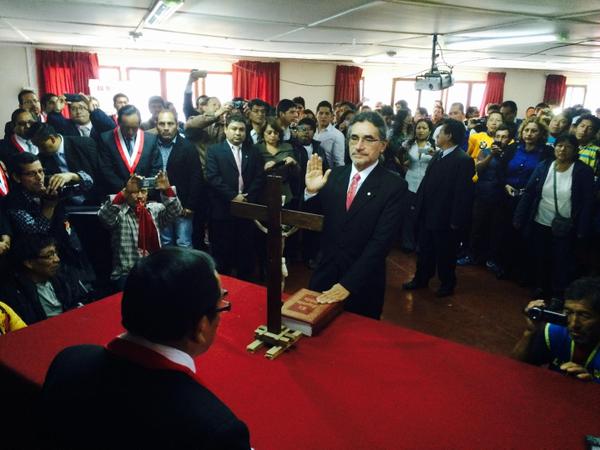 Waldo Ríos juró como gobernador regional de Ancash