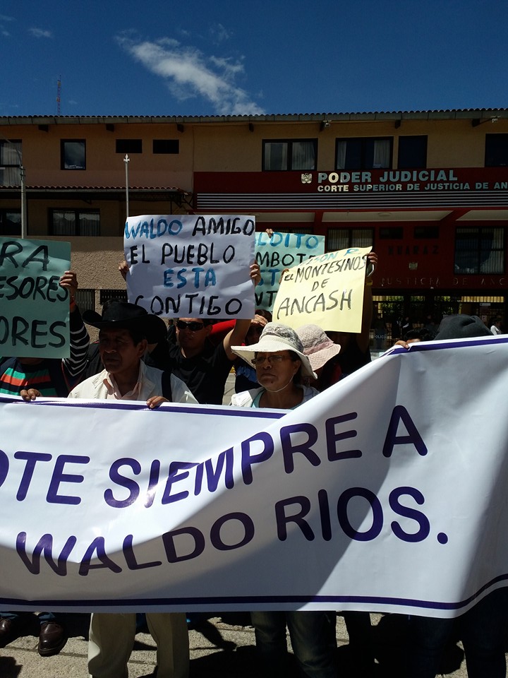 Manifestantes de Chimbote realizaron plantón en apoyo a gobernador regional Waldo Ríos Salcedo