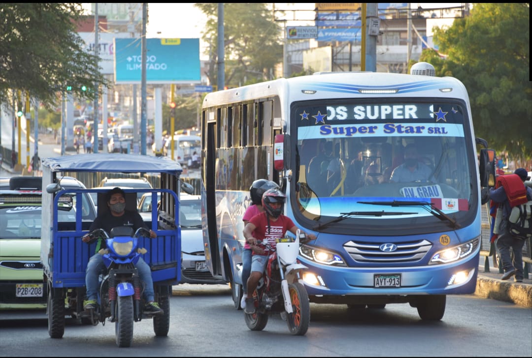 Trece nuevas municipalidades inician entrega del subsidio económico para vehículos de transporte público