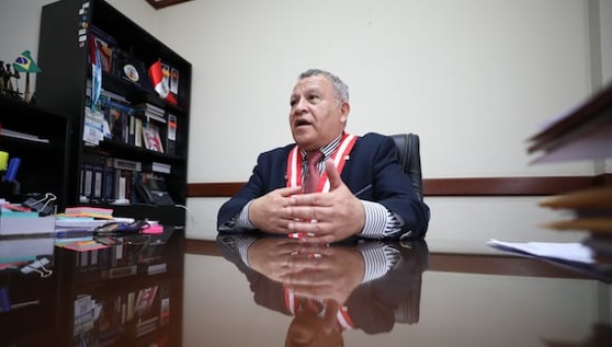 Fiscal Espinoza incluye a juez Juan Carlos Checkley en investigación contra Patricia Benavides