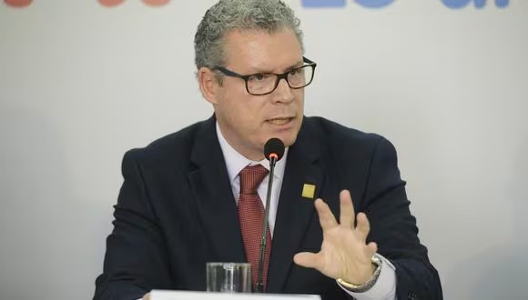 Ministro de Educación niega eliminación de textos escolares con ‘palabras sensibles’