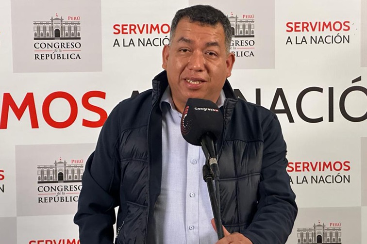 Fiscalía realiza diligencias en oficinas de congresista Darwin Espinoza