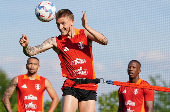 La selección peruana viaja hoy a Dallas para enfrentar a Chile por la Copa América